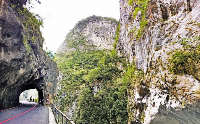 Taroko Swallow Grotto Trail 燕子口步道 Yanzikou Guide To Taipei Com