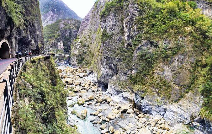 Taroko Swallow Grotto Trail 燕子口步道 Yanzikou Guide To Taipei Com