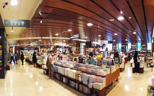 Eslite 24 Hour Bookstore (誠品24小時書店)