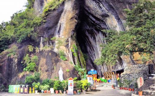 Taitung Baxian Cave Guanyin Temple (八仙洞, Baxiandong)